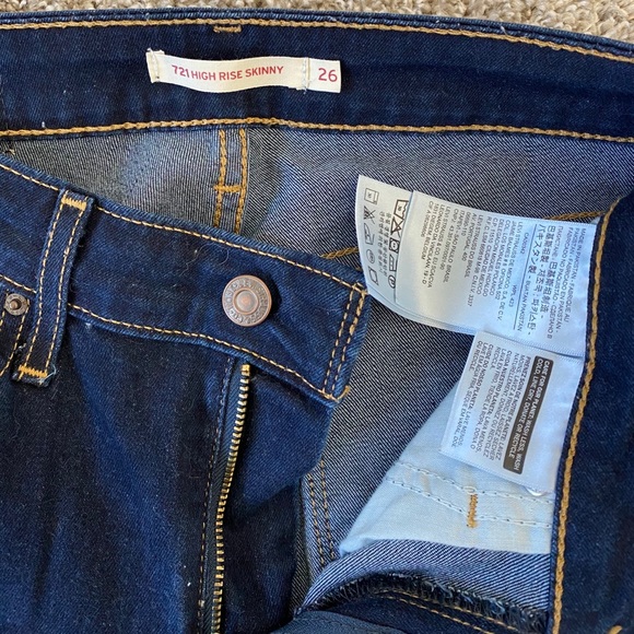 Levi’s 721 High Rise Skinny Jeans - Picture 4 of 6